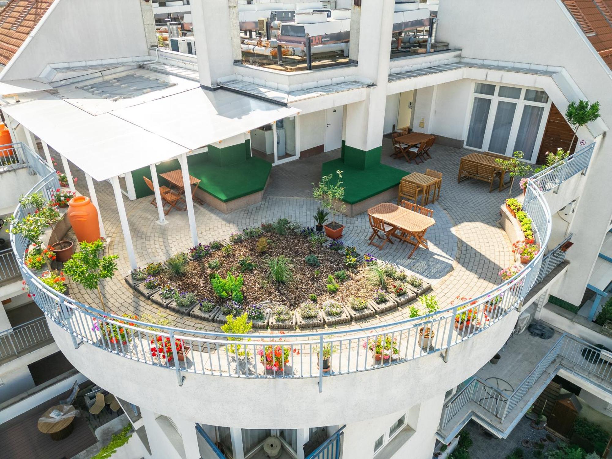 Rooftop City Residence With Deep Garage 布达佩斯 外观 照片